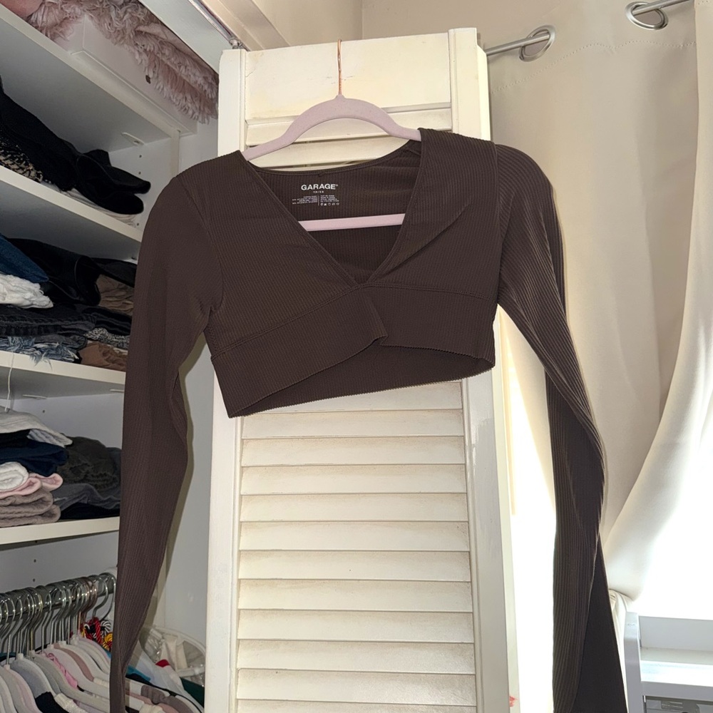 Garage Long Sleeve Crop Top in Chocolate